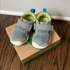 Plae toddler girl Ty shoes- size 6.5